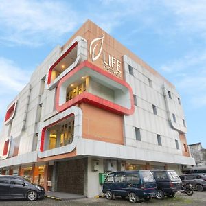 Life Hotel Stasiun Kota Surabaya